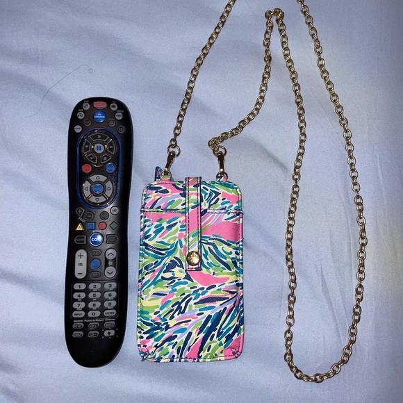 Lilly Pulitzer Handbags - Lilly Pulitzer phone wallet Crossbody chain